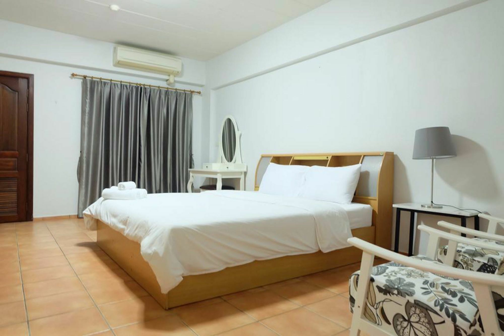 Lomsabai Apartments Bangszen Kültér fotó